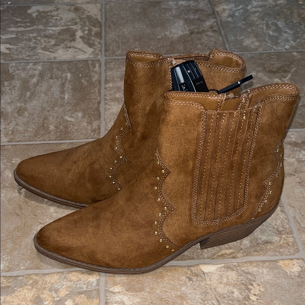 **Last chance!** NWT No Boundaries Tan Suede Ankle Booties